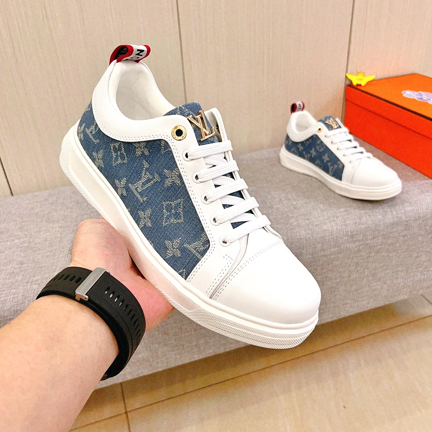 🚘🚘Factory batch 400💰[LV]🔥Louis Vuitton, high-end men's shoes brand, official website 1:1 latest masterpiece: the upper is made of first-layer cowhide imported from Italy with a comfortable and breathable lining➕original non-slip and wear-resistant outsole🔥, making walking more convenient and comfortable! An exclusive new model, a stunning work, a beautiful 1:1 replica [color] compared to the official quality! Create a fashionable personality to set off your uniqueness! A must-have for trendy men! Classic🔥Size: 38-44 Color: 🔥Multiple colors available🔥